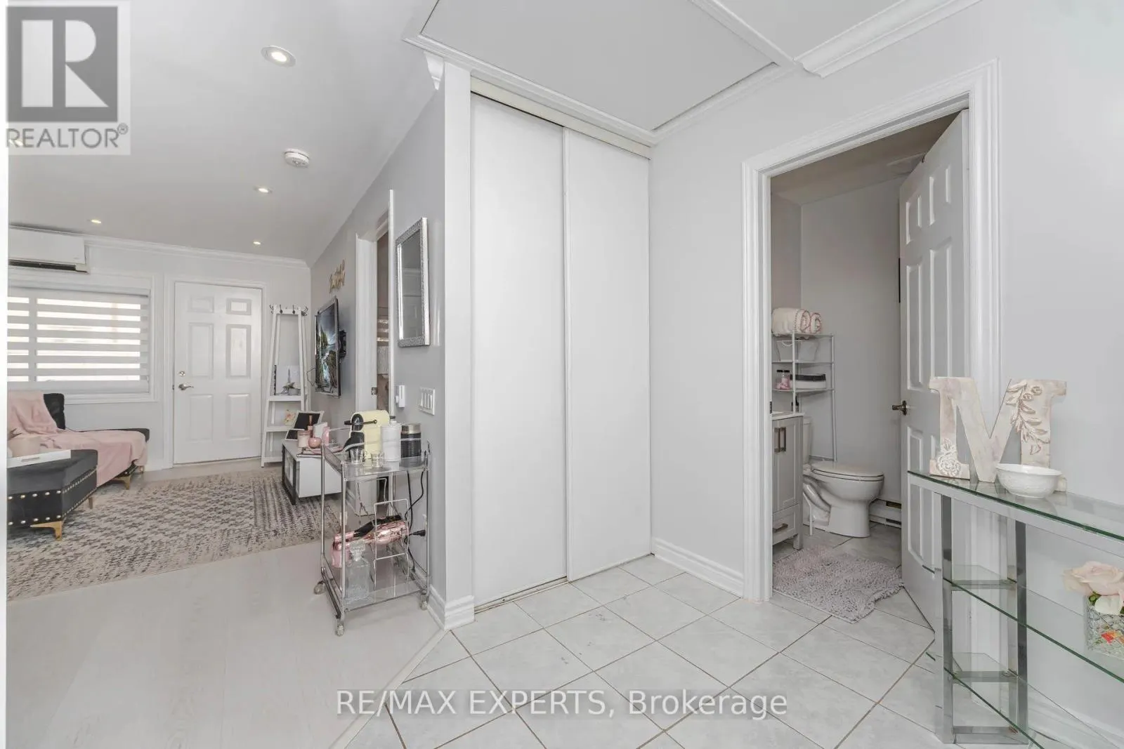 22 - 77 MILL STREET E