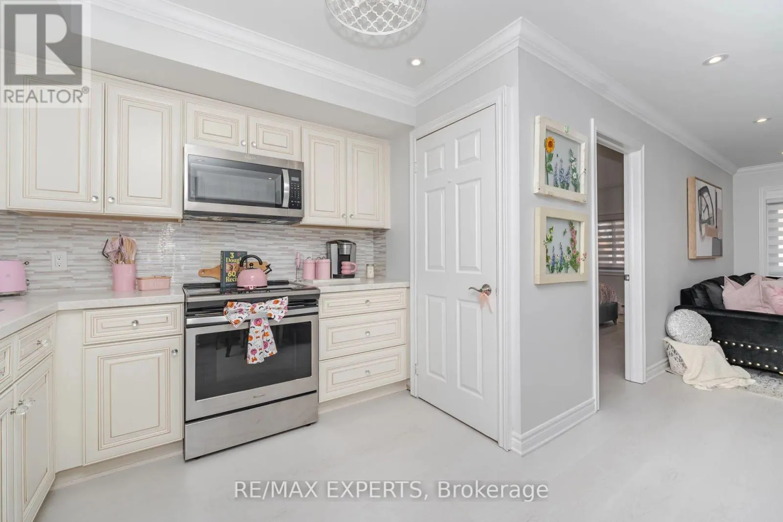 22 - 77 MILL STREET E