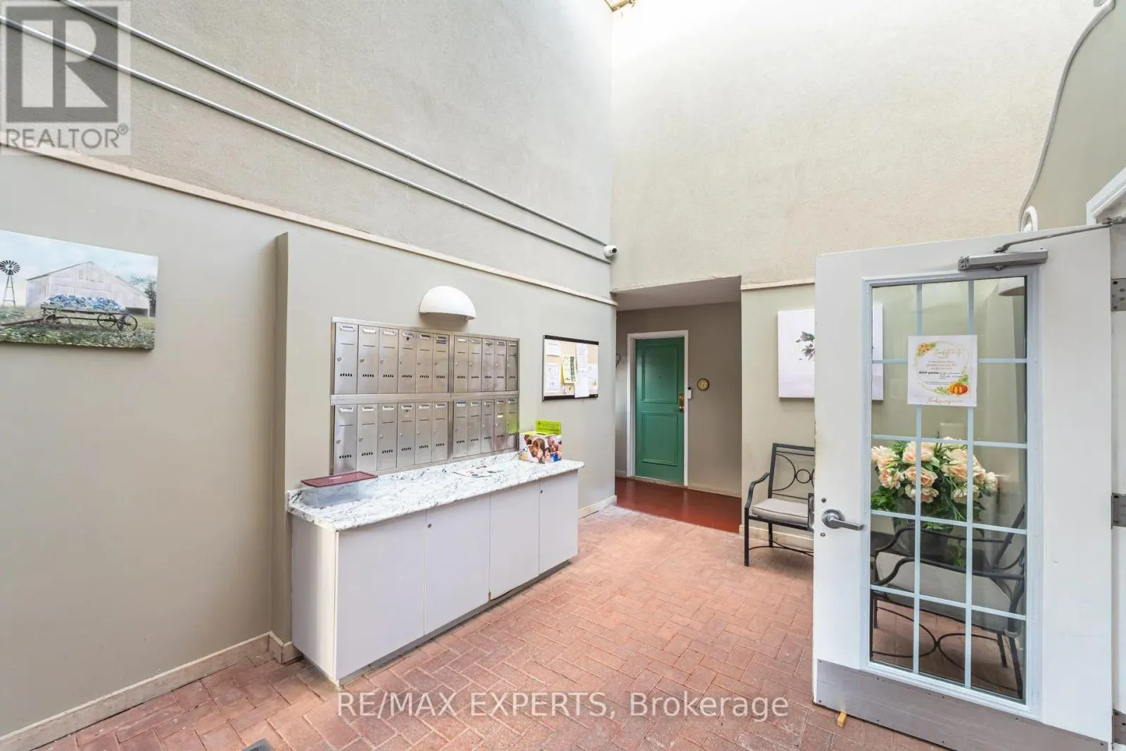 22 - 77 MILL STREET E