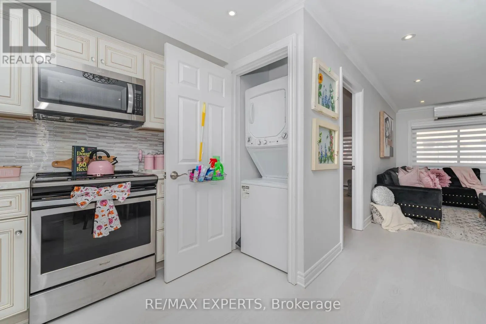 22 - 77 MILL STREET E