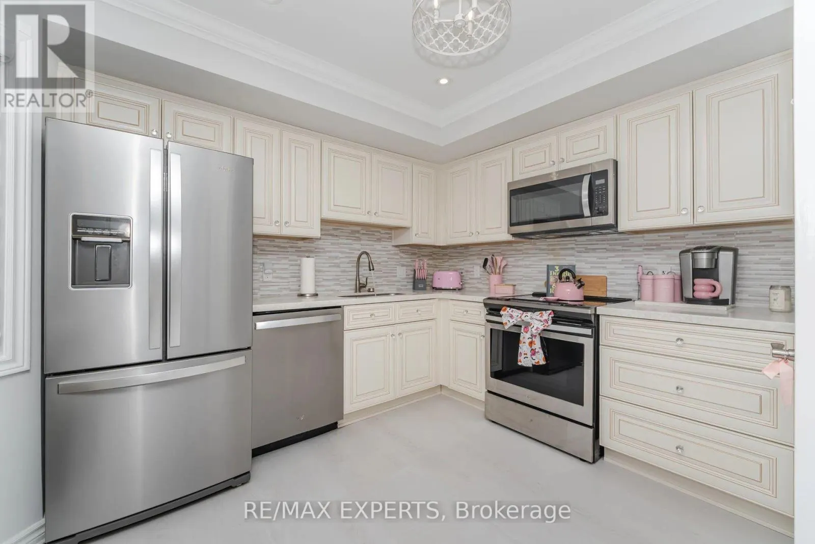 22 - 77 MILL STREET E