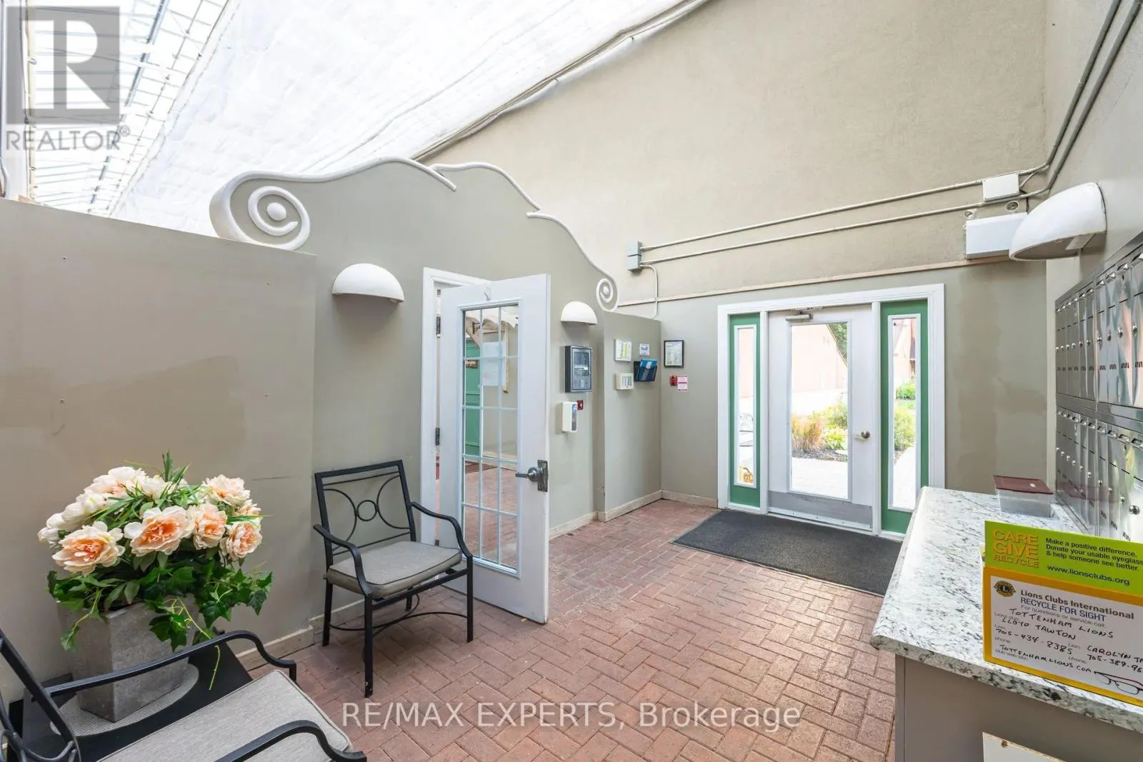22 - 77 MILL STREET E