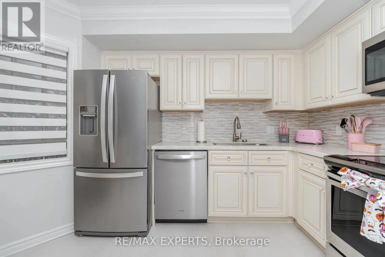 22 - 77 MILL STREET E