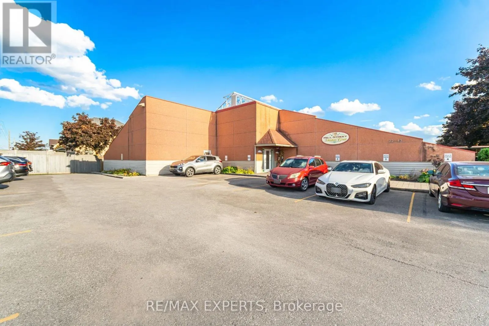 22 - 77 MILL STREET E