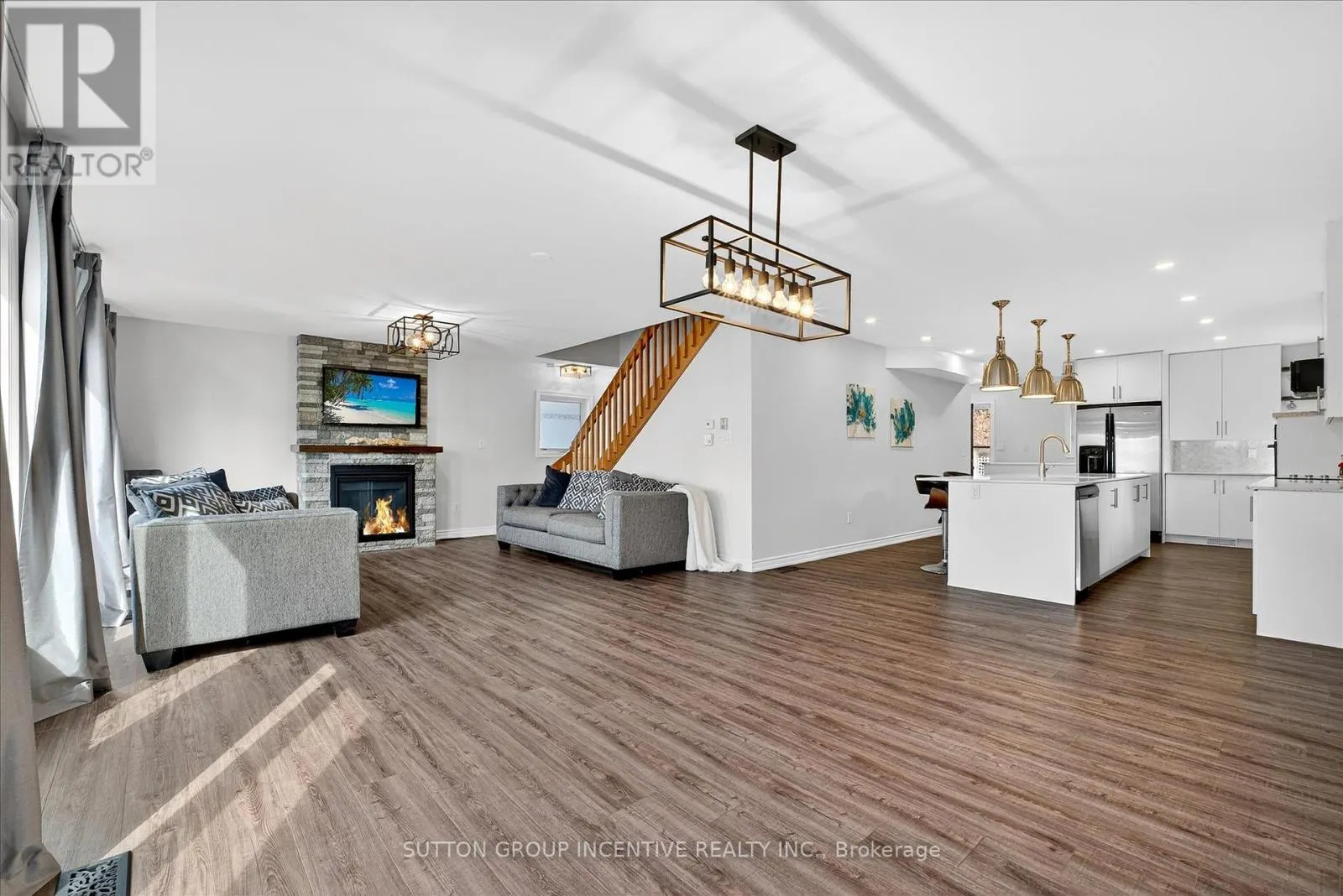 183 LAKE DRIVE N