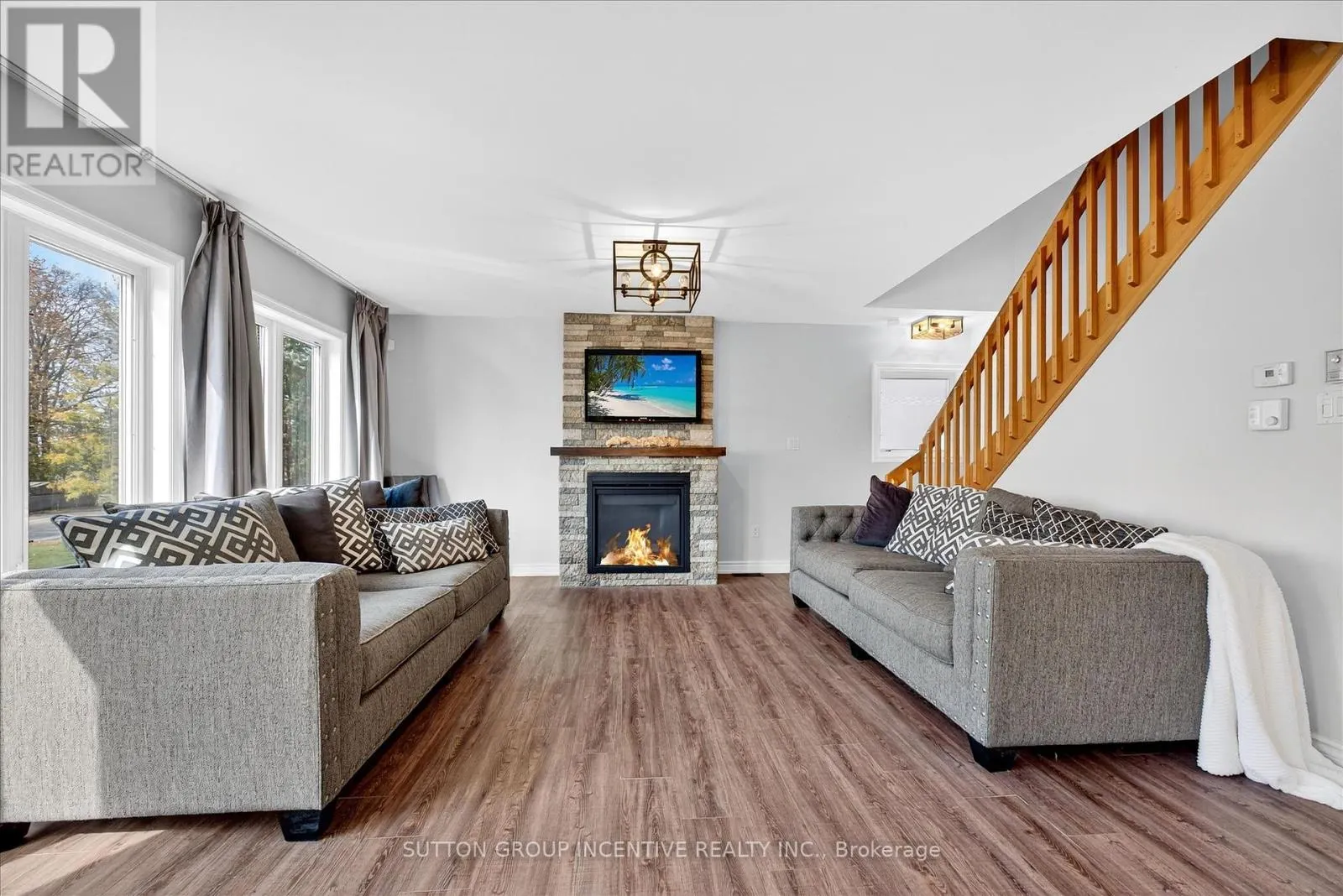 183 LAKE DRIVE N