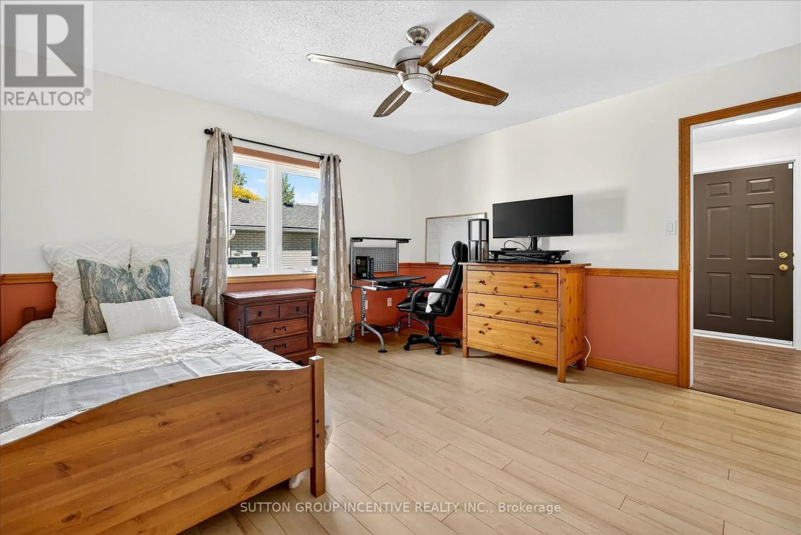 183 LAKE DRIVE N