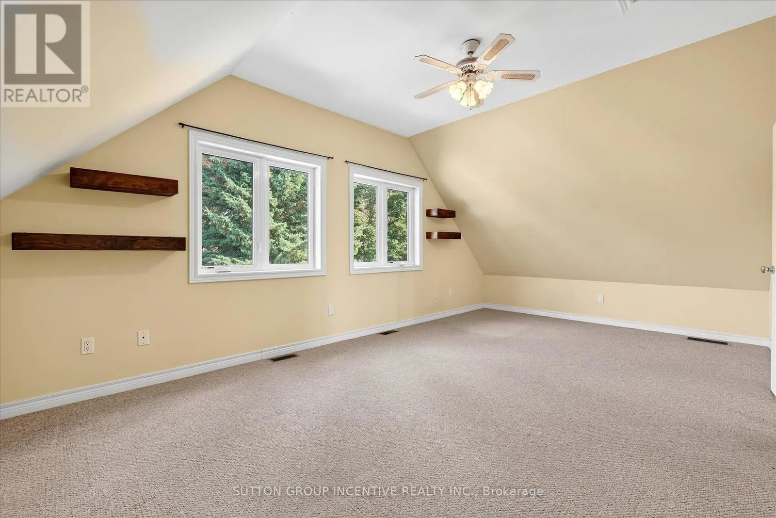 183 LAKE DRIVE N