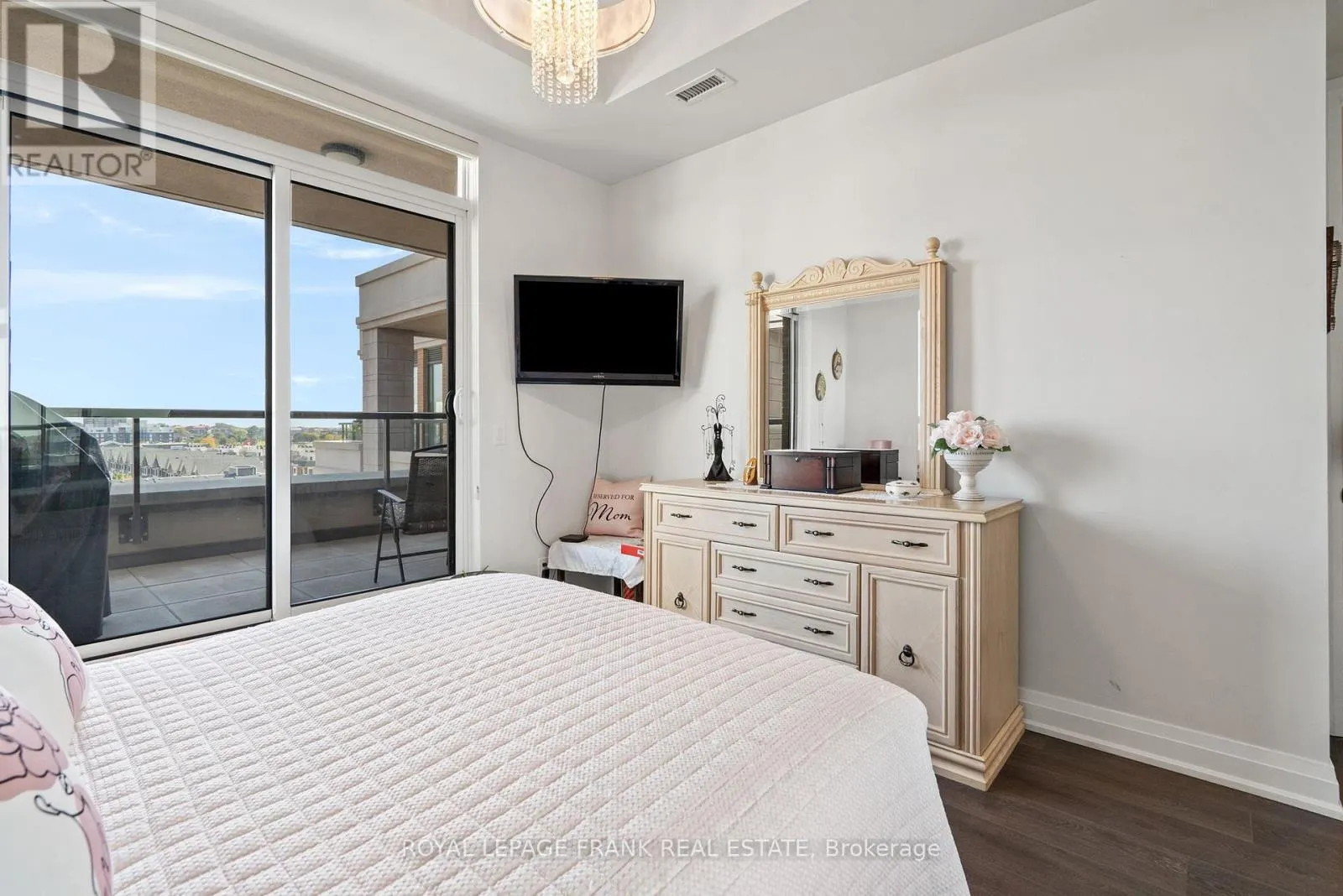 712 - 25 BAKER HILL BOULEVARD, #712