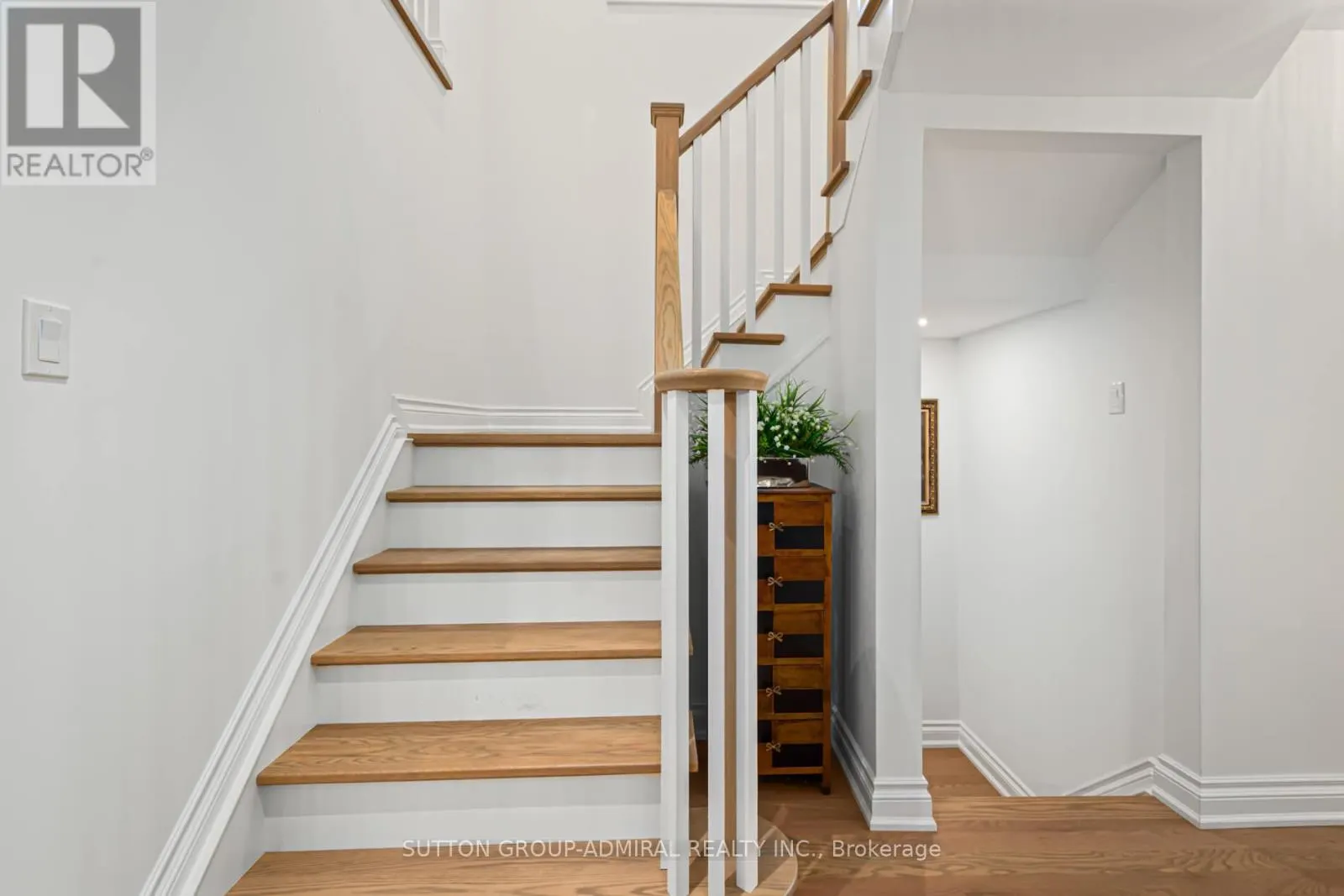 10 OAK PARK CRESCENT