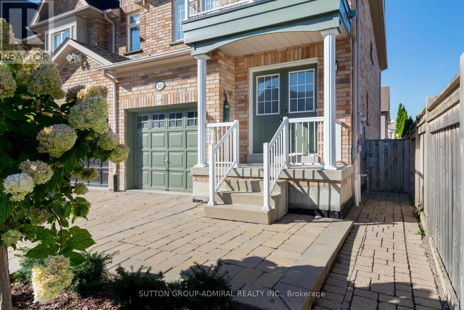 10 OAK PARK CRESCENT