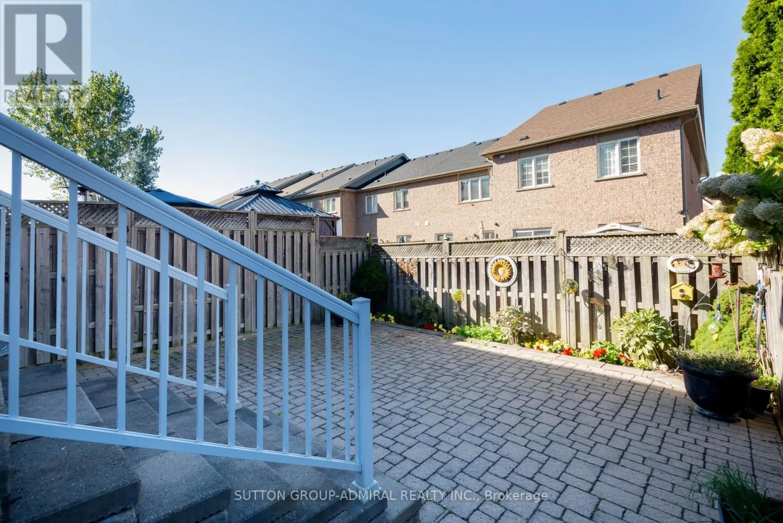 10 OAK PARK CRESCENT