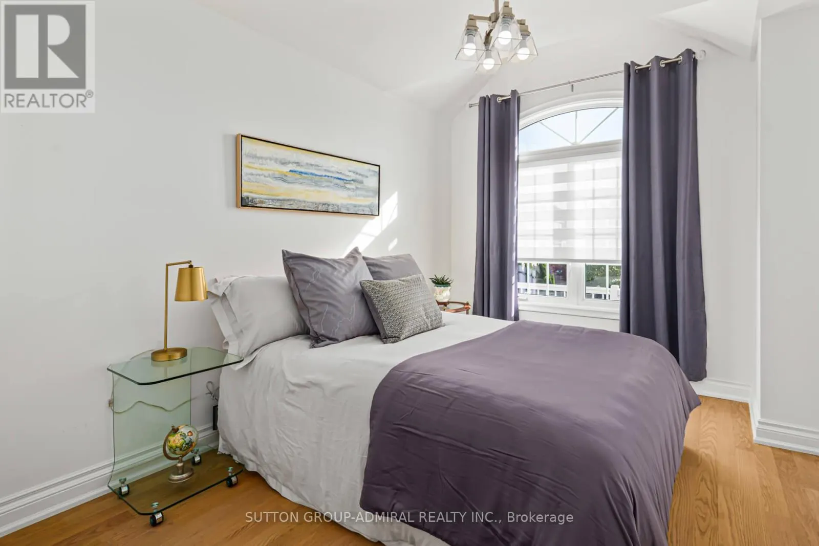 10 OAK PARK CRESCENT