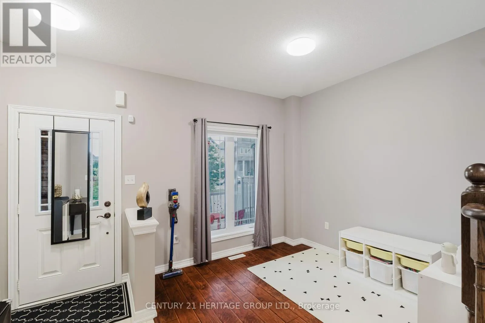 32 GREY WING AVENUE