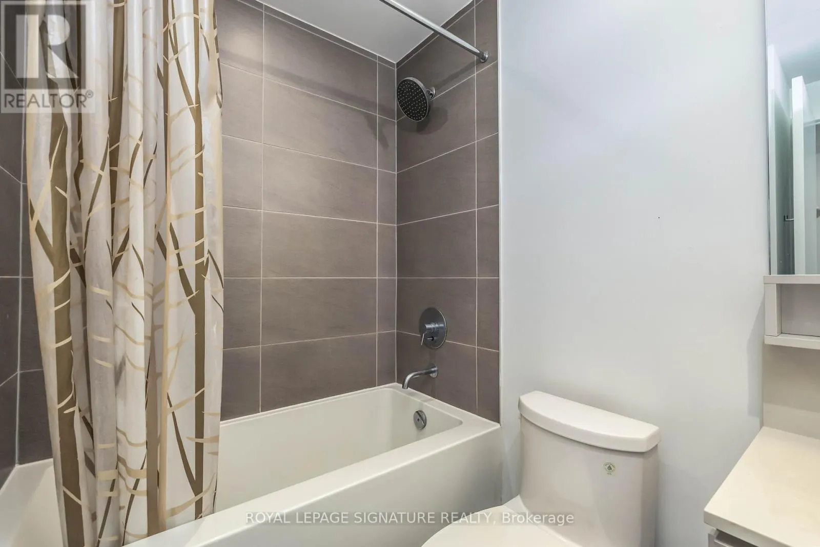 1810 - 950 PORTAGE PARKWAY