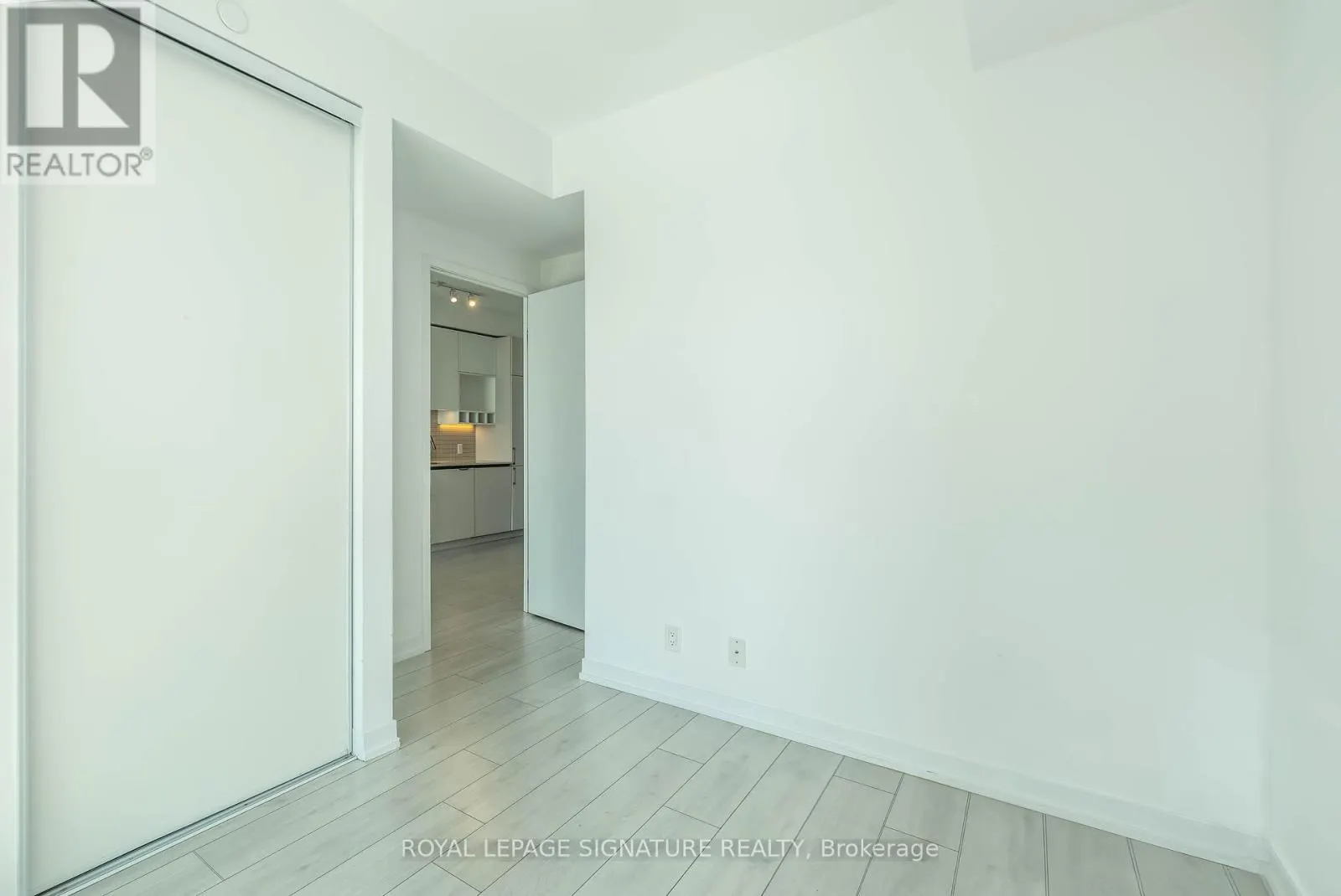 1810 - 950 PORTAGE PARKWAY