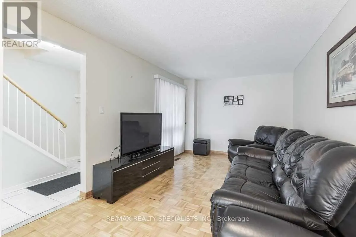 8 NEW SEABURY DRIVE