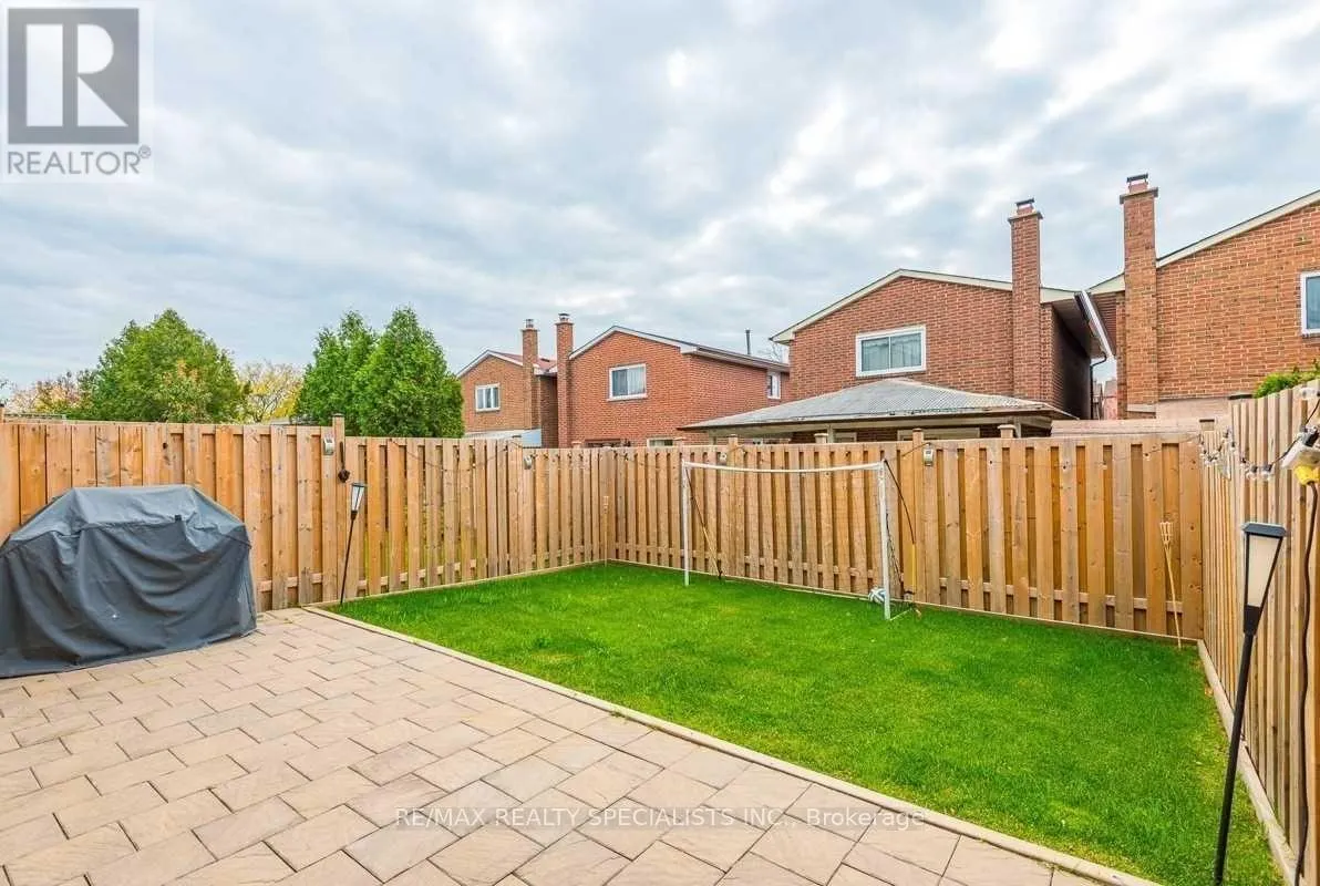 8 NEW SEABURY DRIVE
