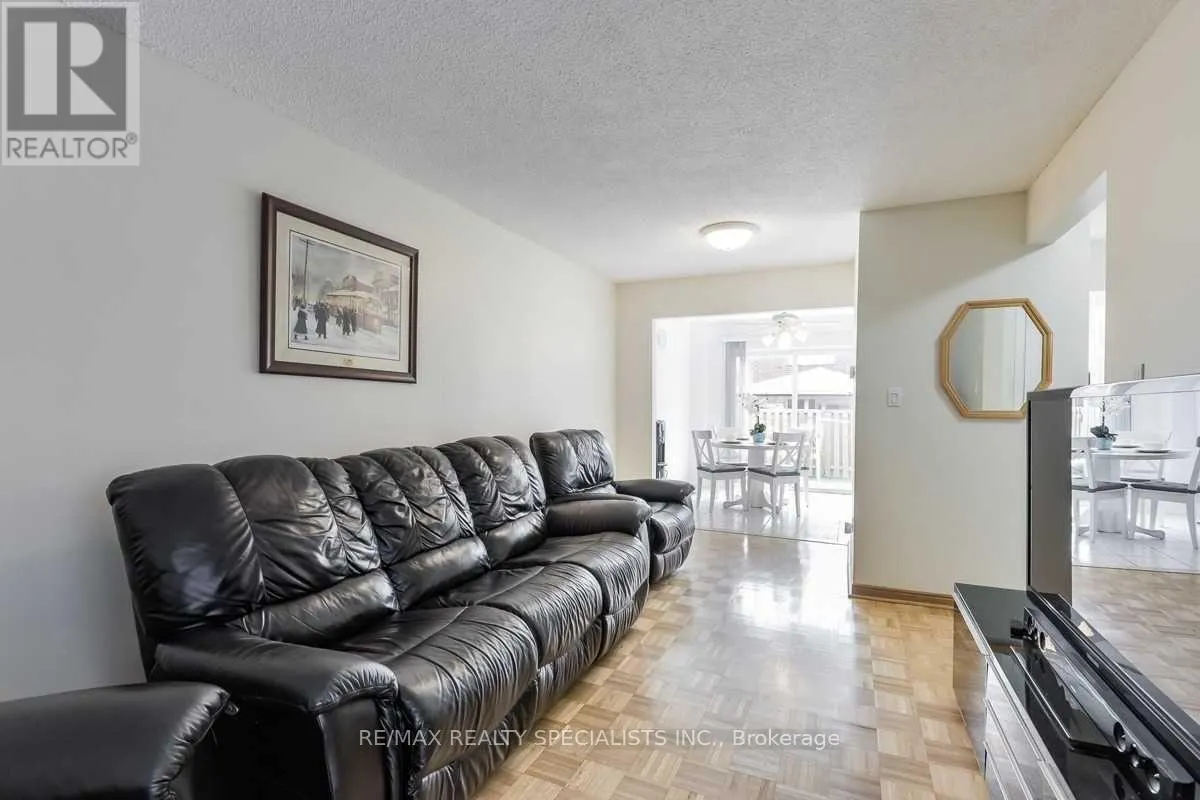 8 NEW SEABURY DRIVE