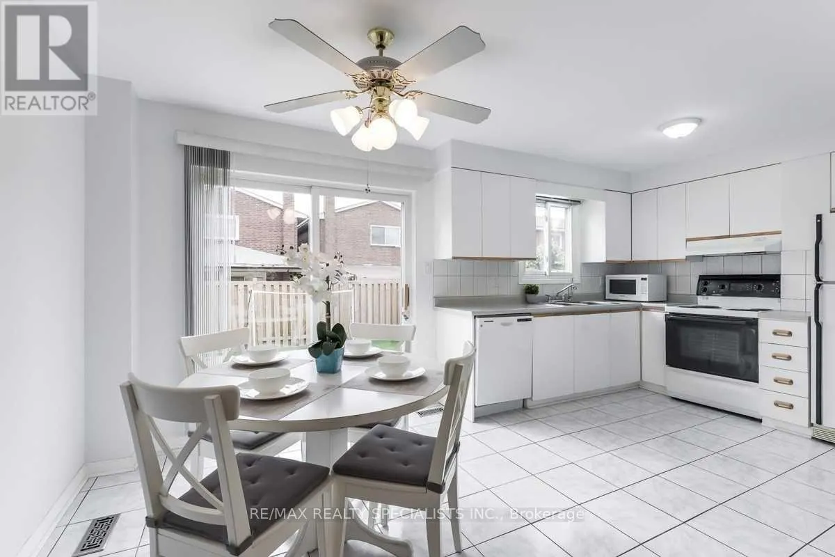 8 NEW SEABURY DRIVE