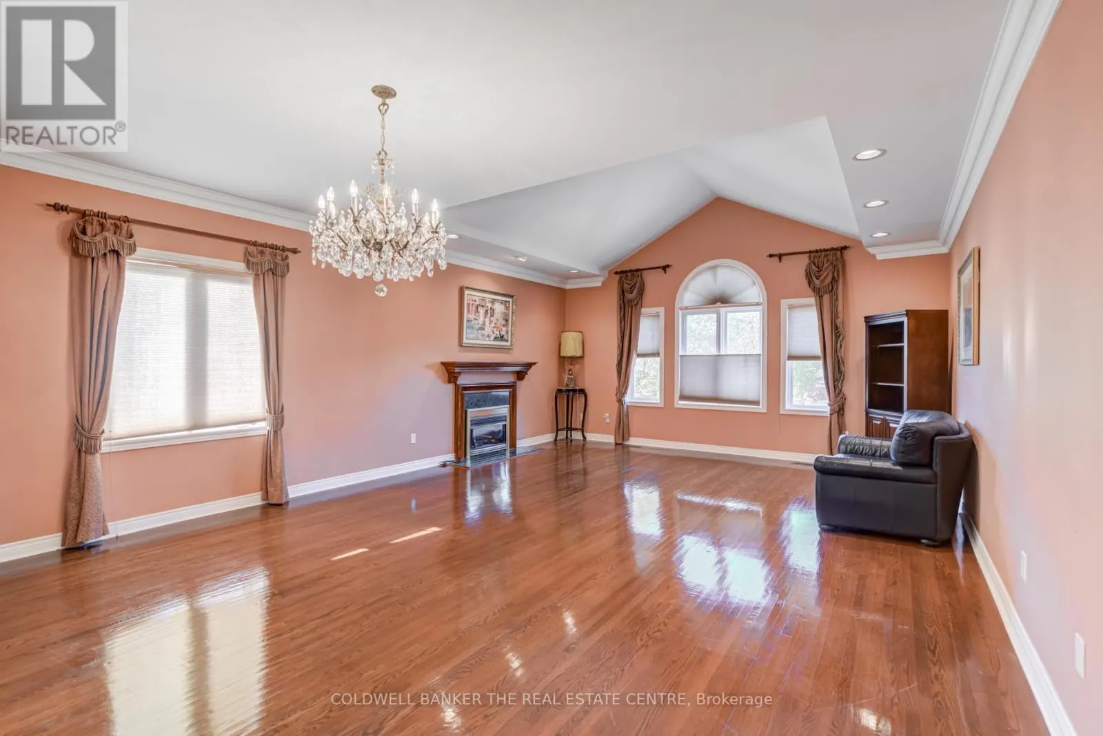 206 SHAFTSBURY AVENUE