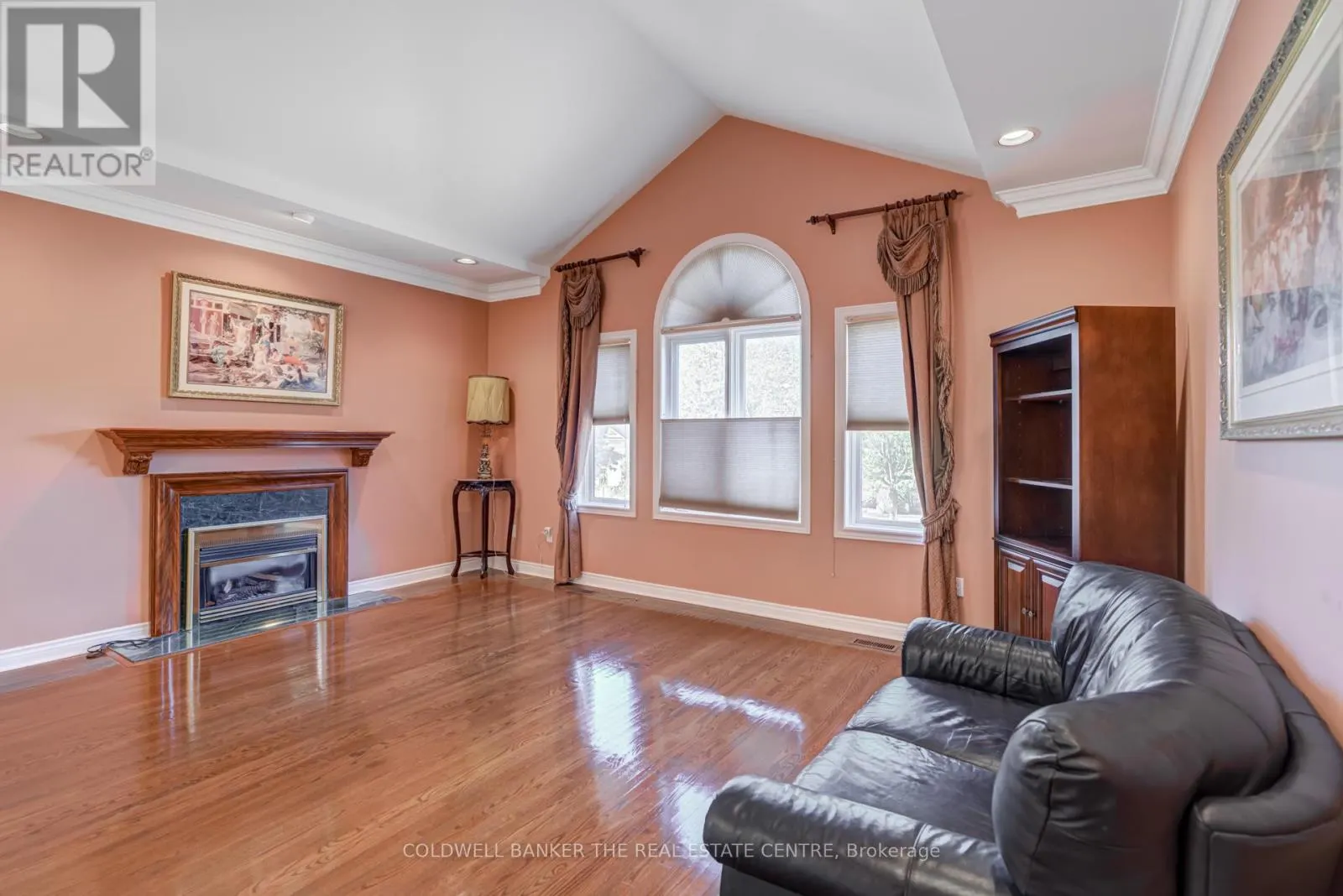 206 SHAFTSBURY AVENUE