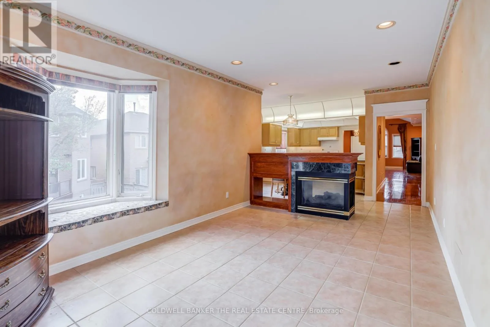 206 SHAFTSBURY AVENUE