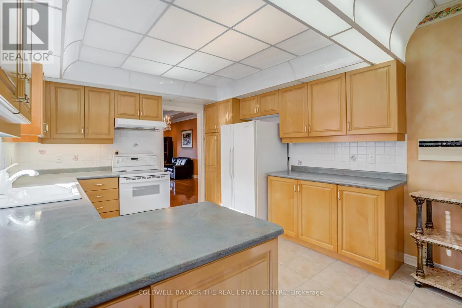 206 SHAFTSBURY AVENUE