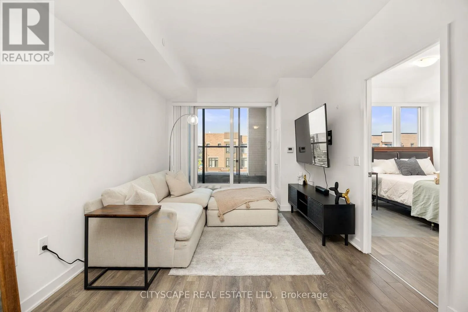 201 - 100 EAGLE ROCK WAY