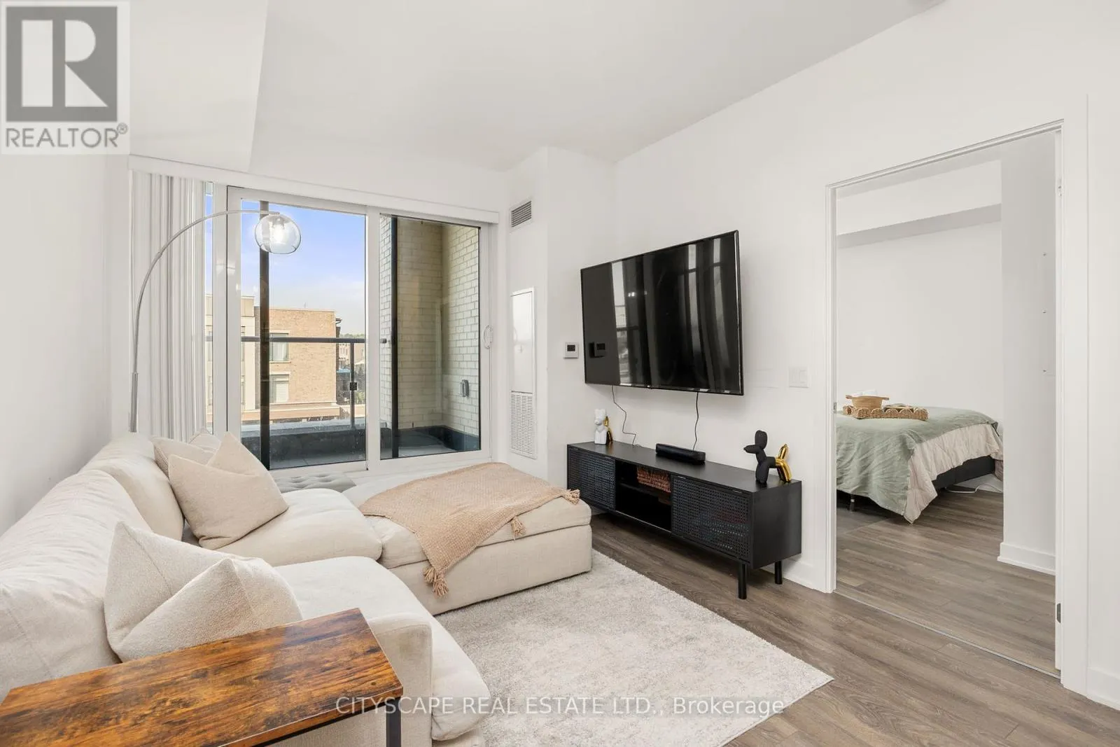 201 - 100 EAGLE ROCK WAY
