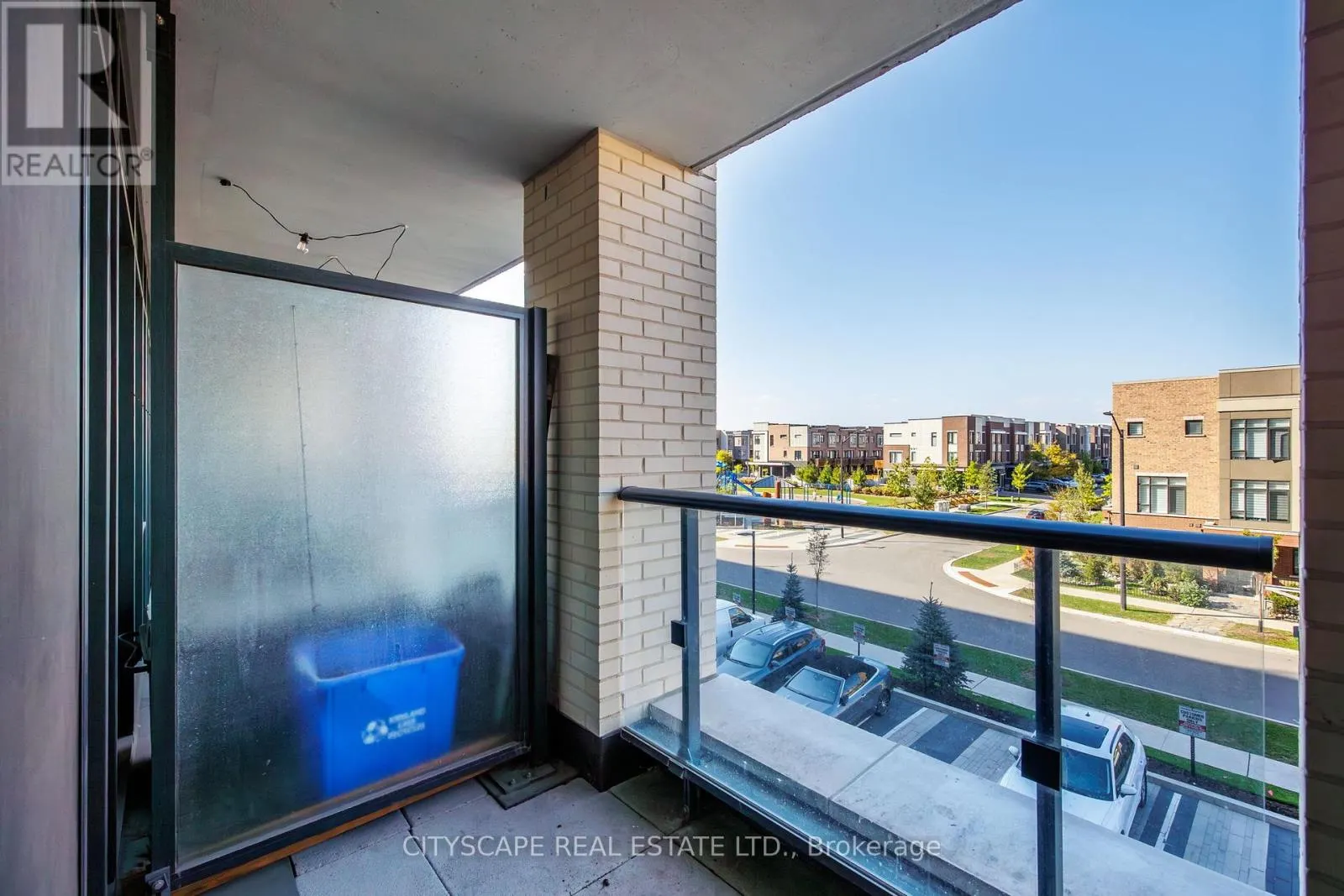 201 - 100 EAGLE ROCK WAY