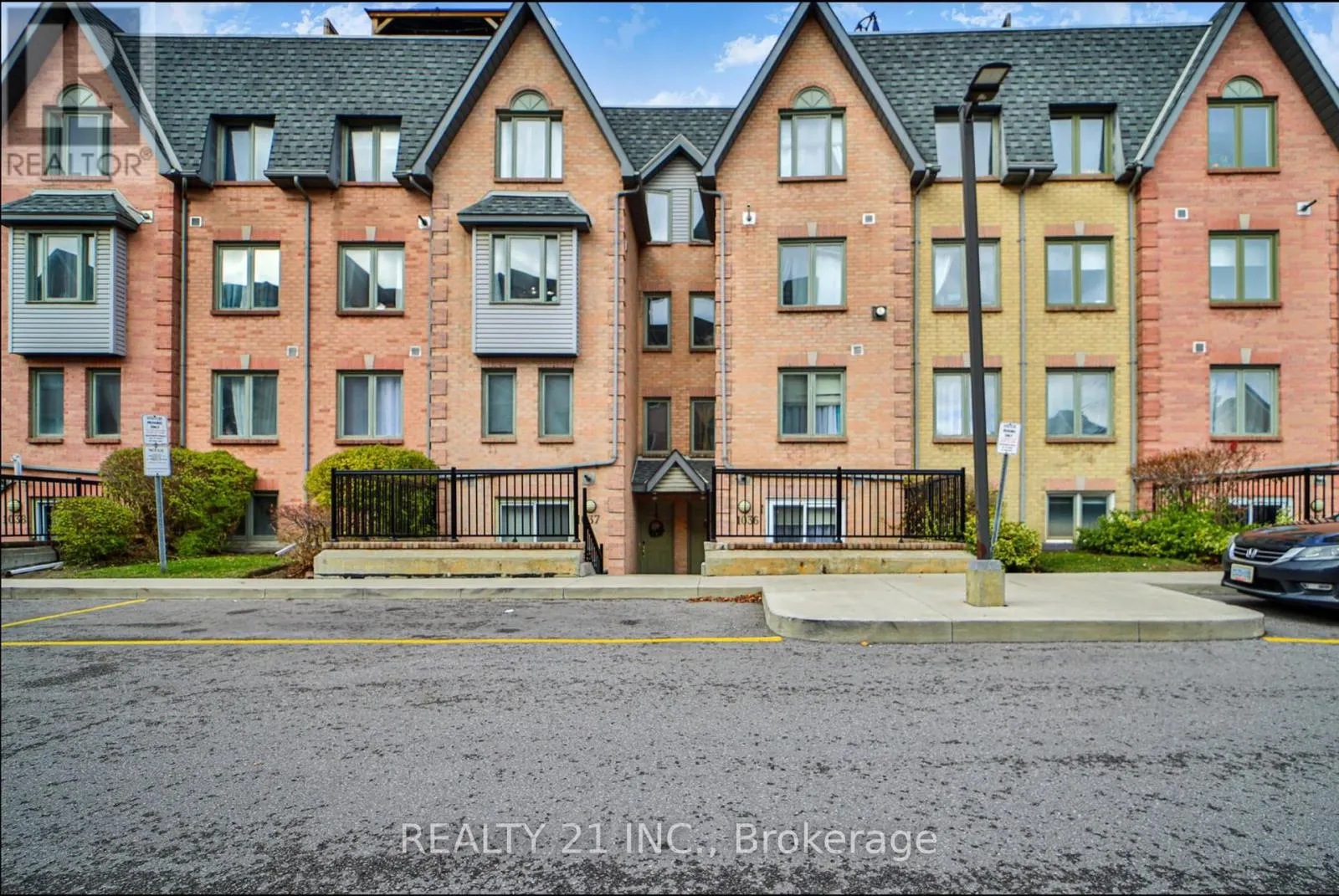 1036 - 75 WELDRICK ROAD E