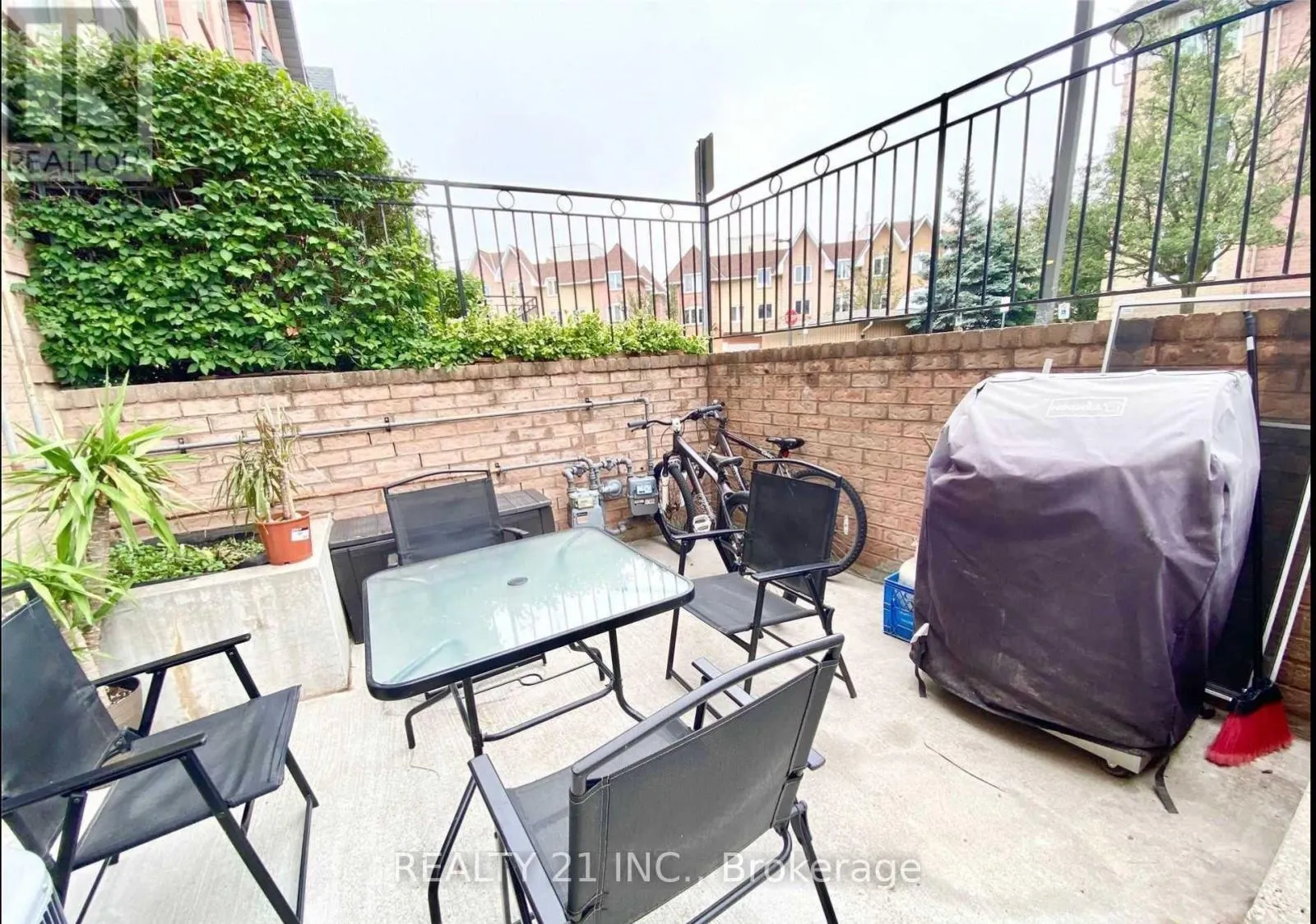 1036 - 75 WELDRICK ROAD E