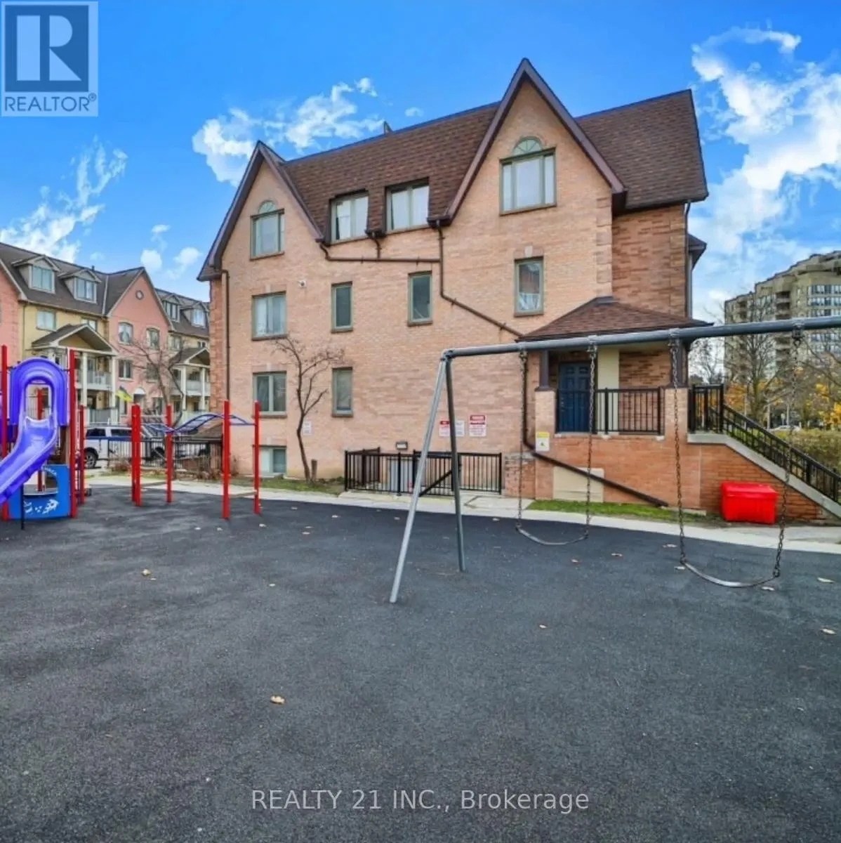 1036 - 75 WELDRICK ROAD E