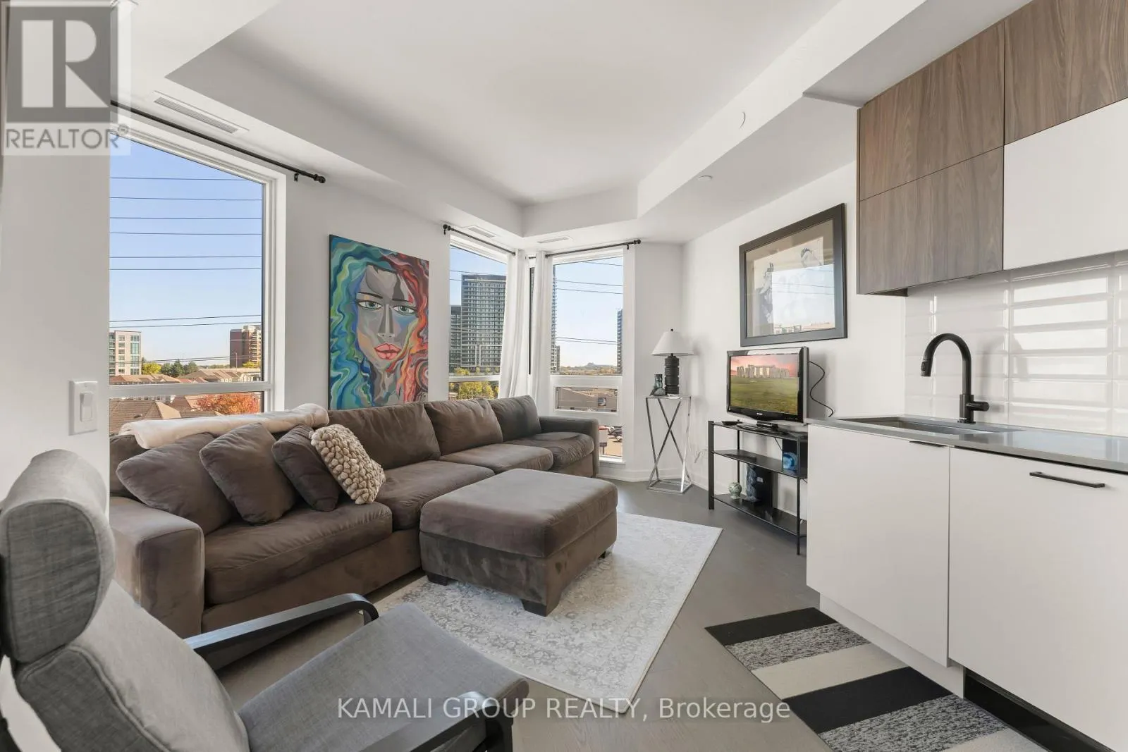 523 - 8888 YONGE STREET