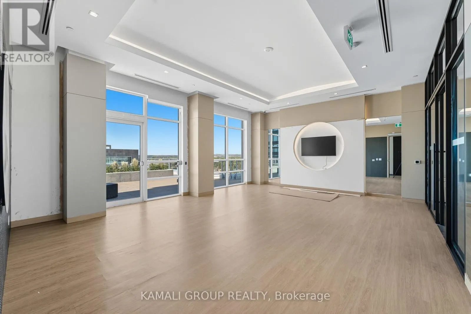 523 - 8888 YONGE STREET