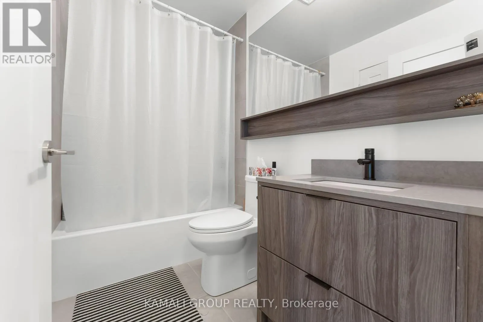 523 - 8888 YONGE STREET