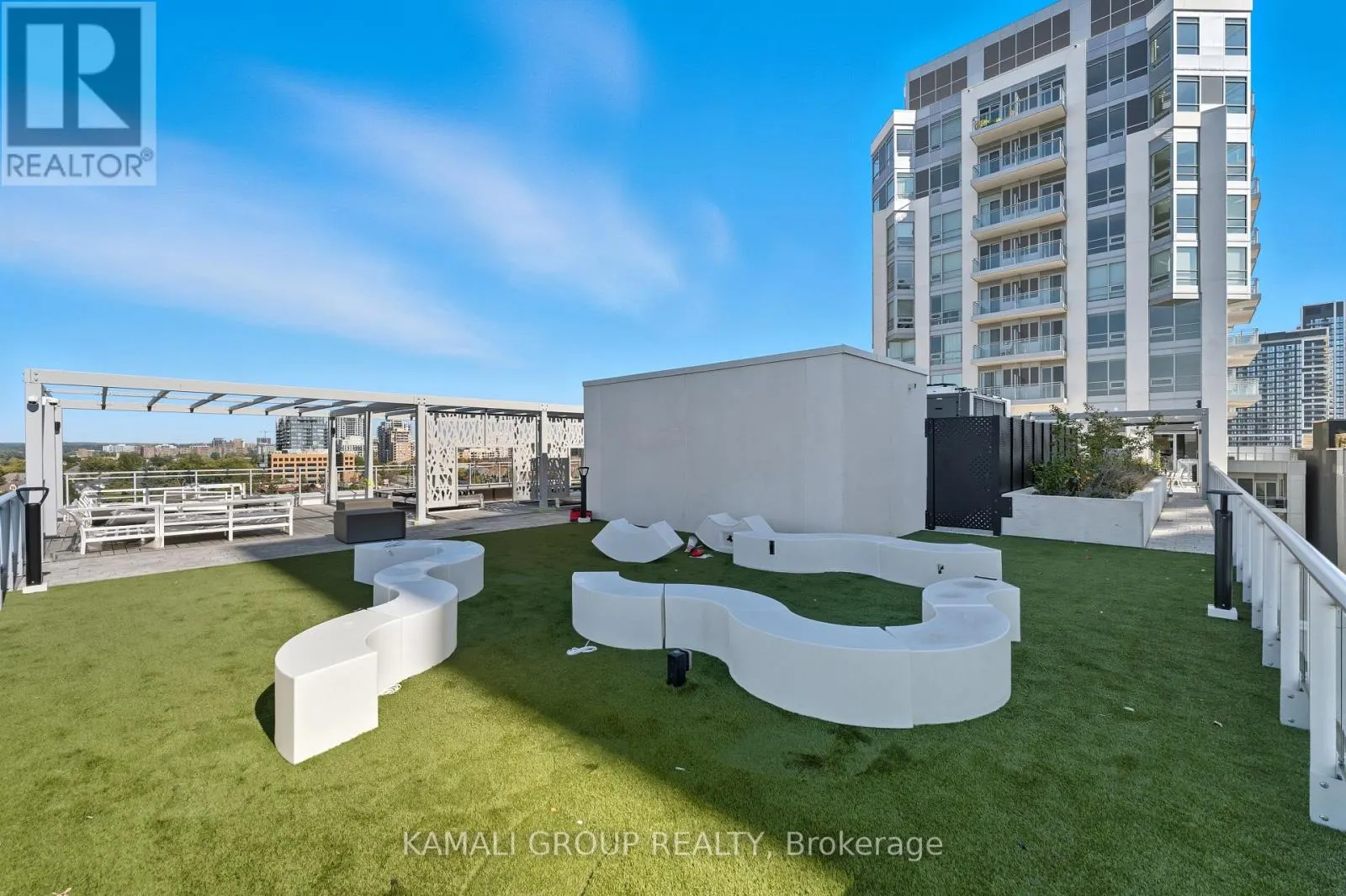 523 - 8888 YONGE STREET