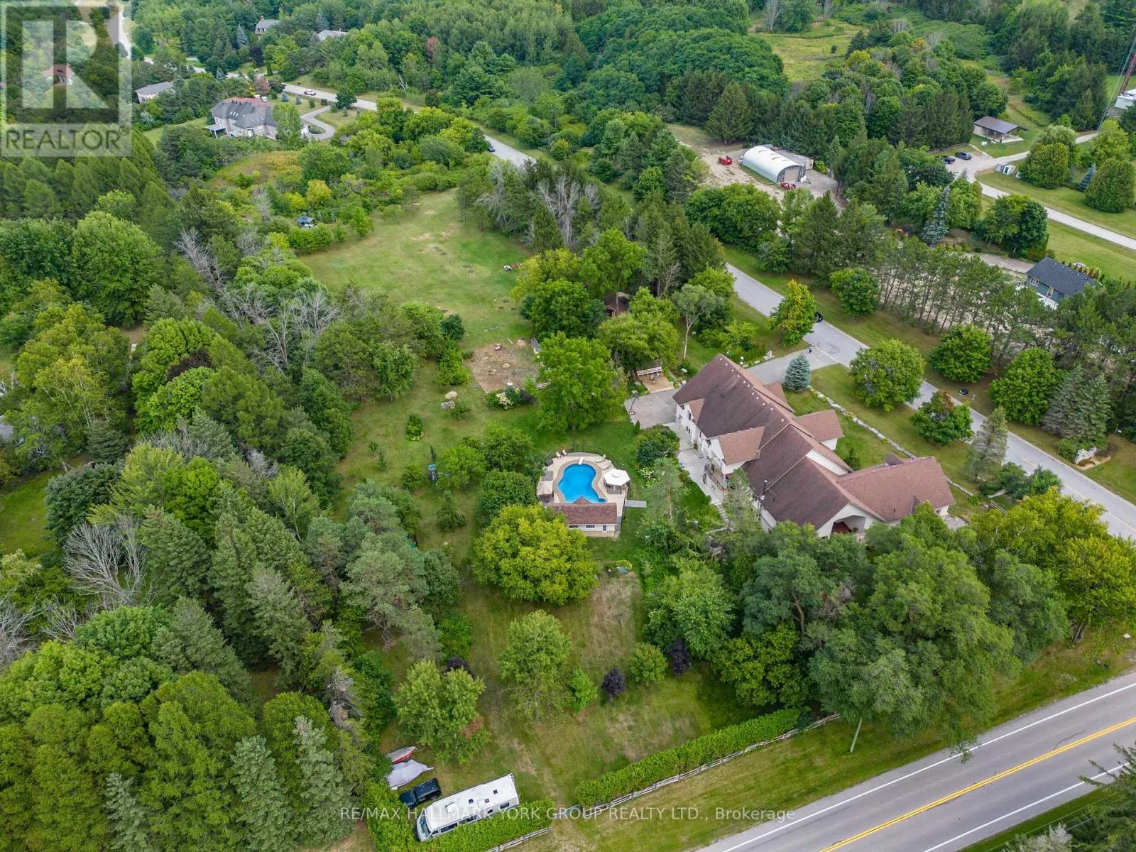 2 KINGSWOOD DRIVE