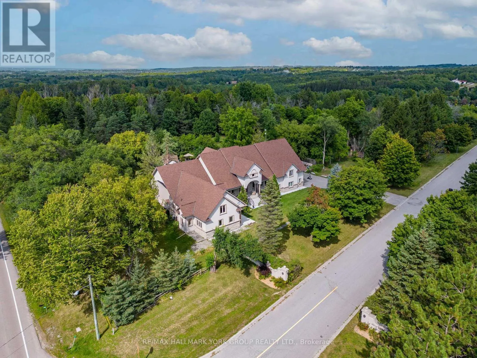 2 KINGSWOOD DRIVE