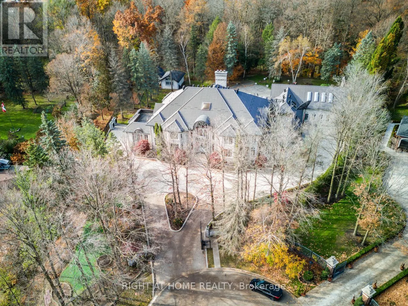 38 SUGARBUSH COURT E