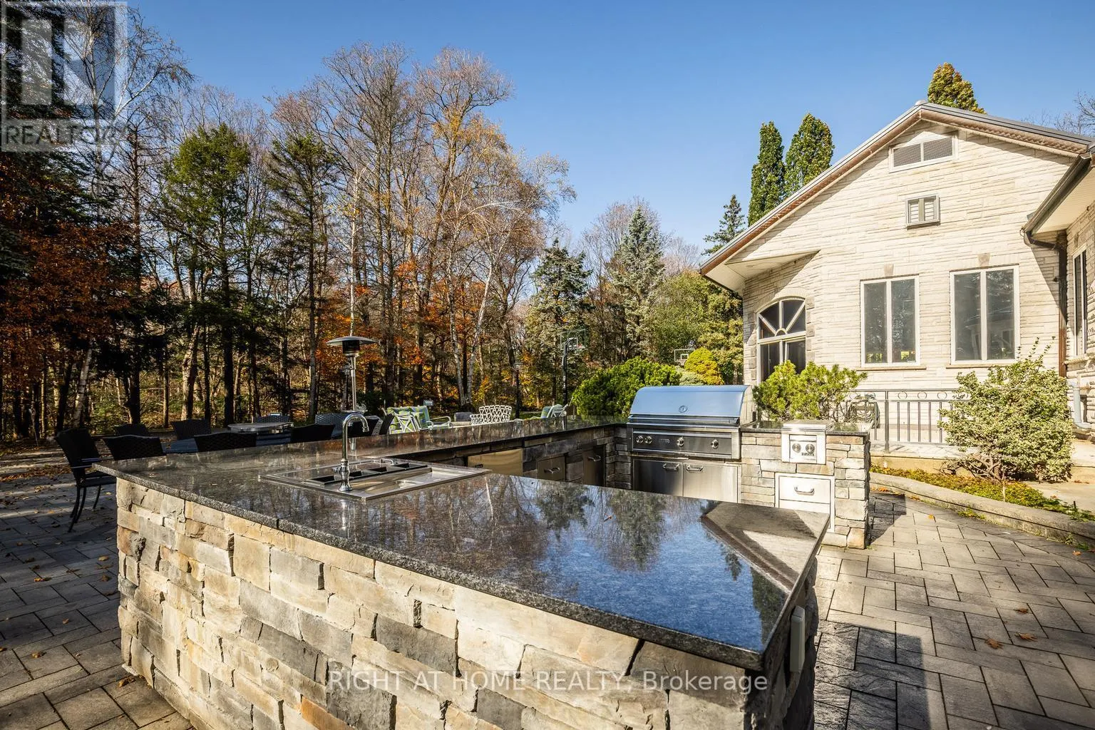 38 SUGARBUSH COURT E