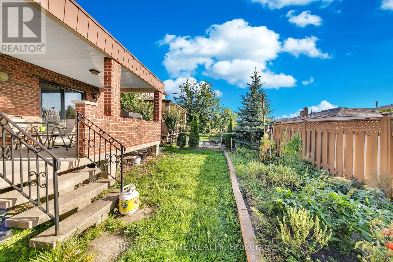 8 TERRA ROAD