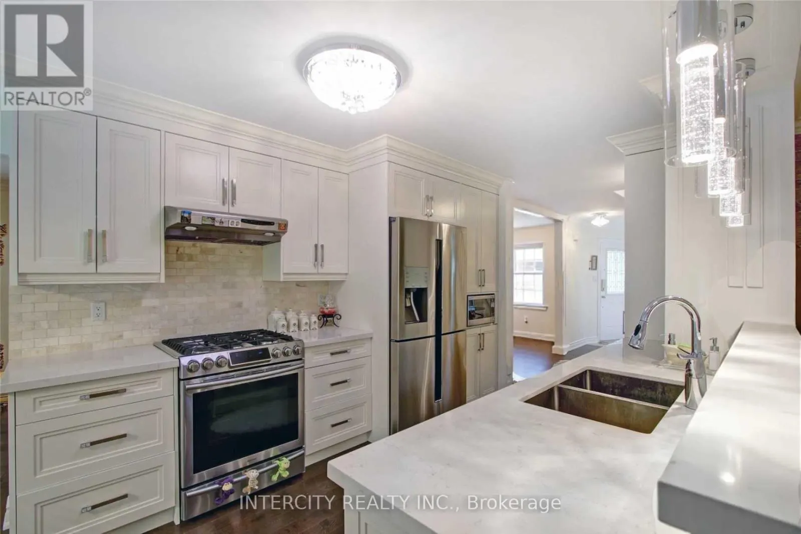 85 HOUSEMAN CRESCENT