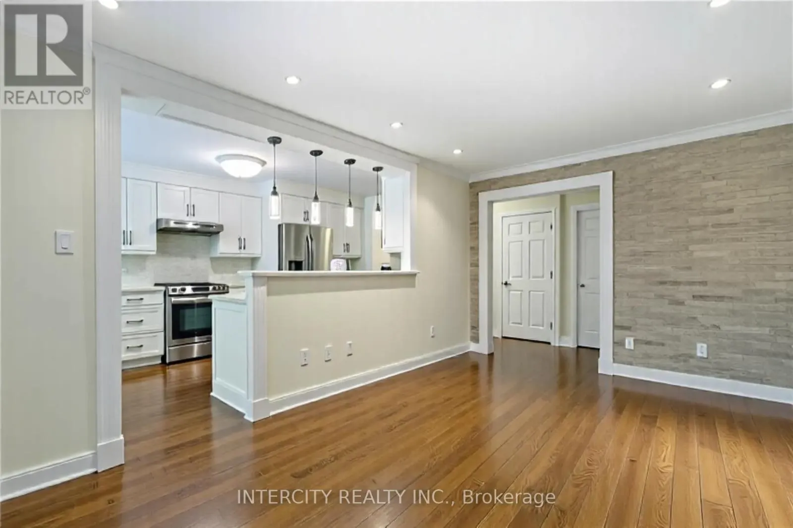 85 HOUSEMAN CRESCENT