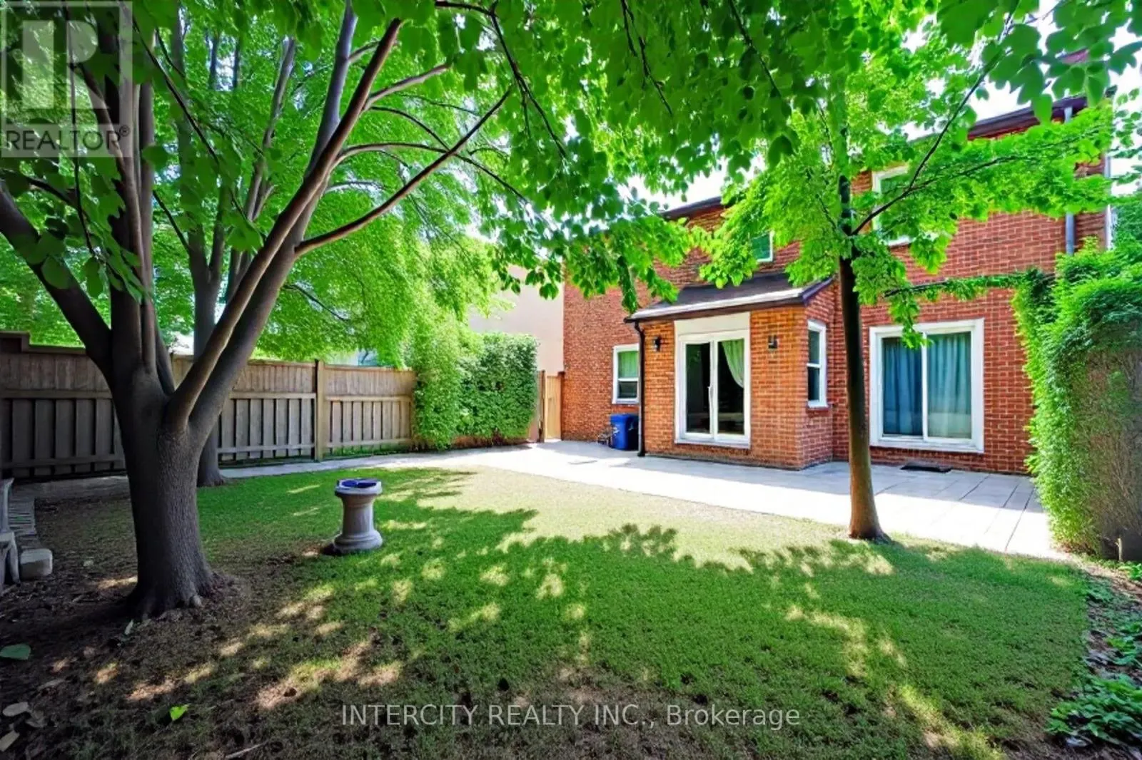 85 HOUSEMAN CRESCENT