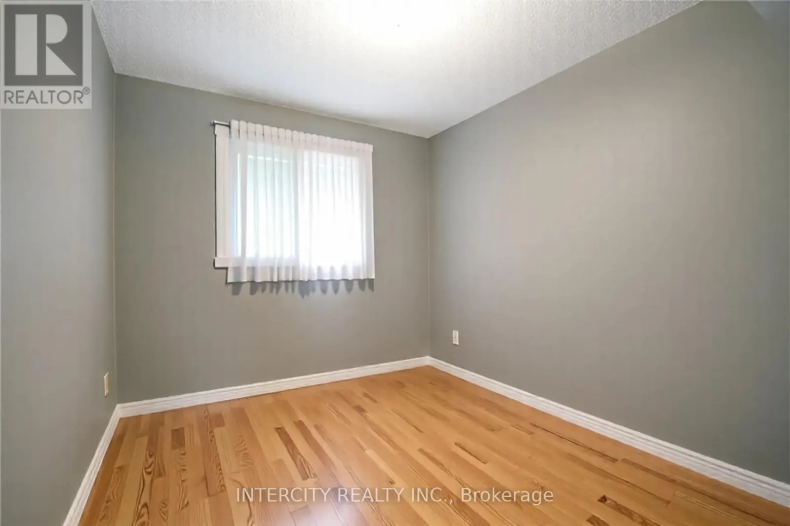 85 HOUSEMAN CRESCENT