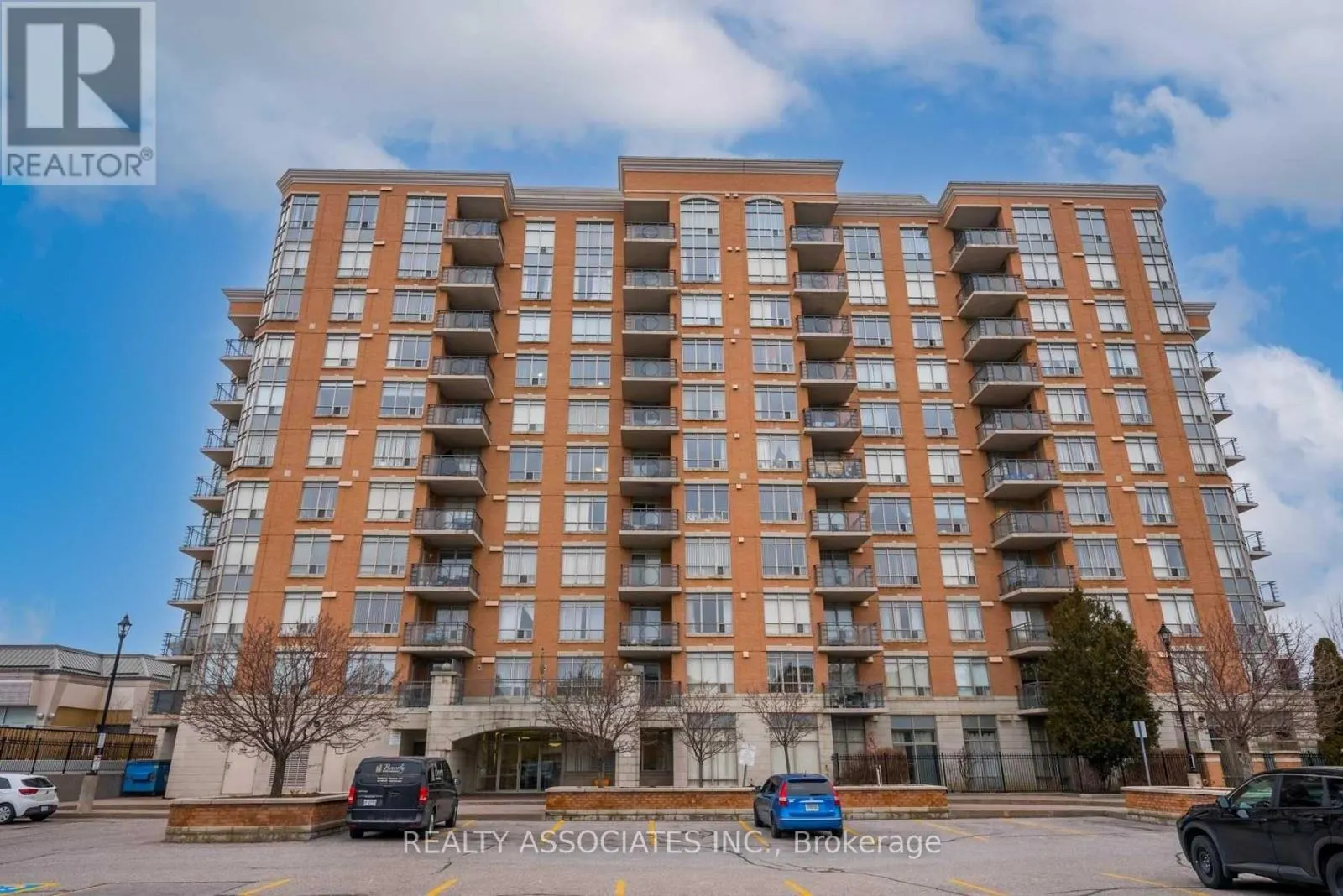 303 - 130 POND DRIVE