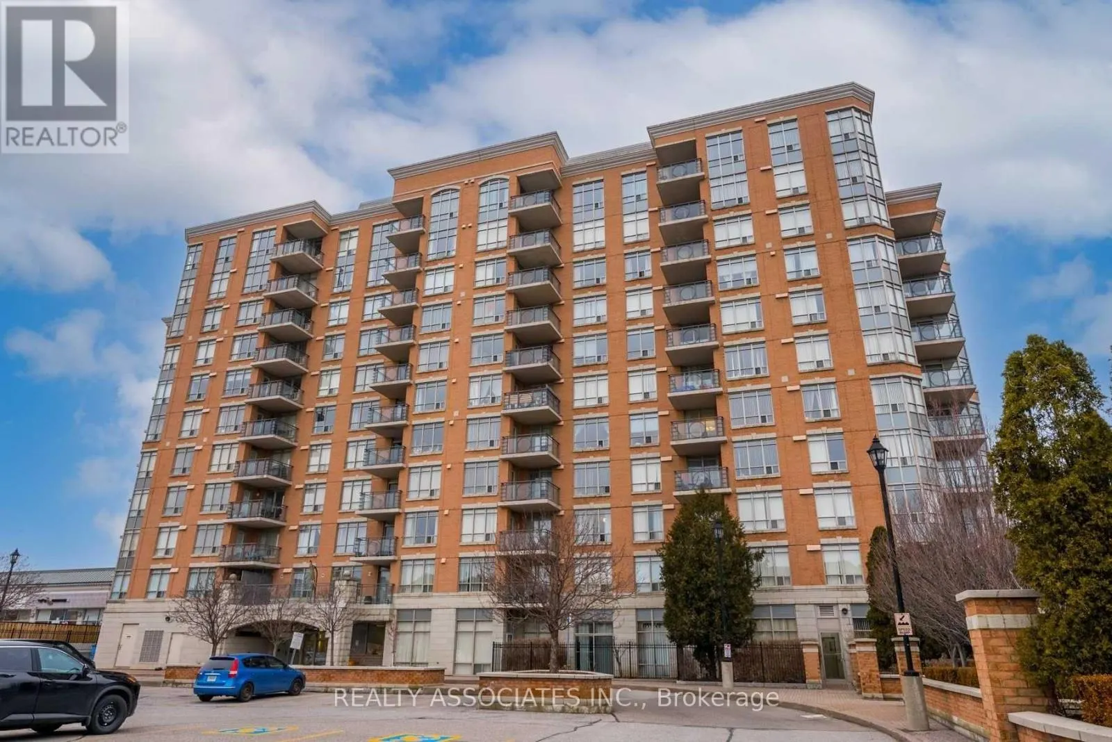 303 - 130 POND DRIVE