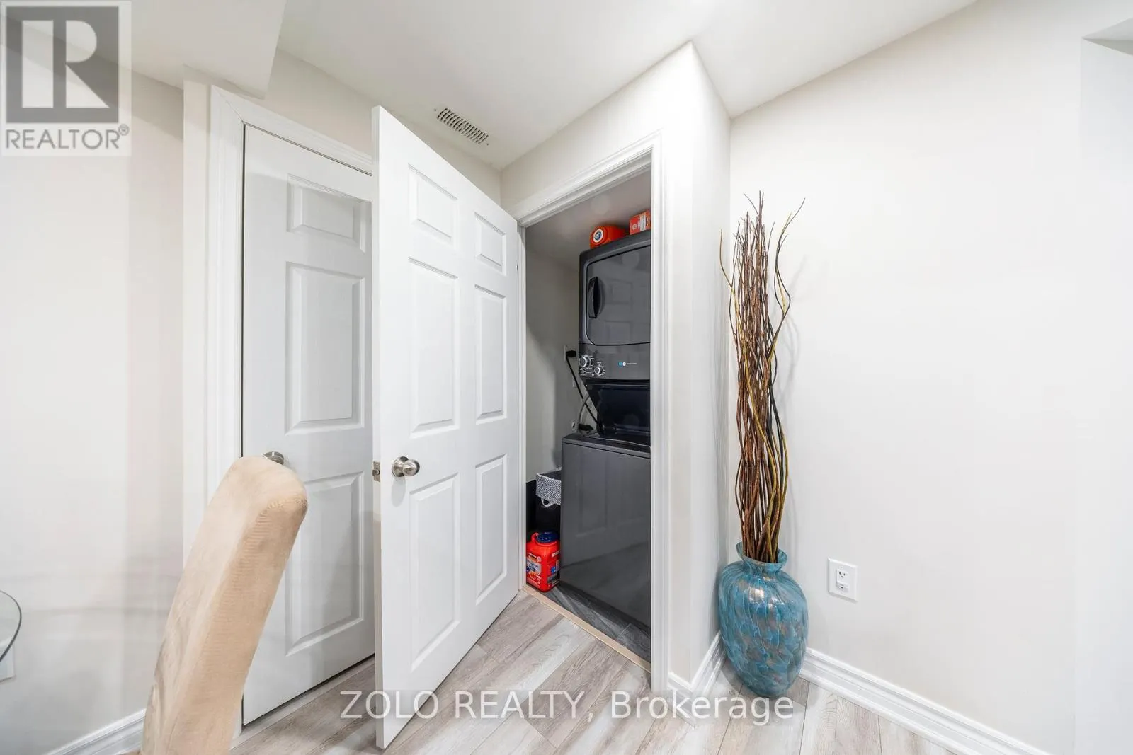 11 JOHN DAVIS GATE